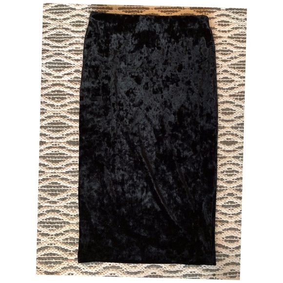 Midi Black Velvet bodycon Skirt - Picture 2 of 2